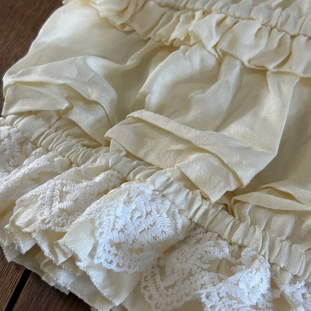 Vintage Style Cream Ruffled Bloomers - Picture 2 of 7
